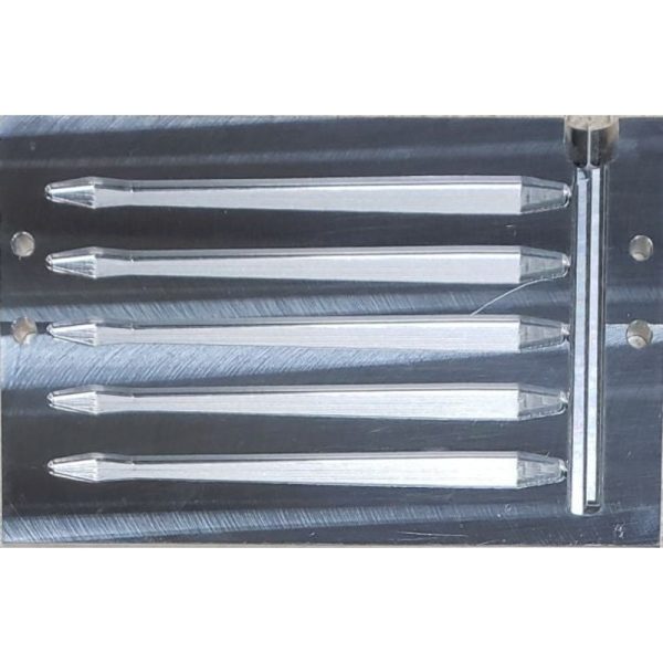 6.25″ Mid MAG Worm Flat Bottom 1 Half Mold