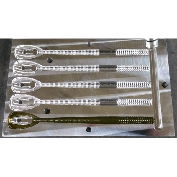 7″KICKER TAIL WORM MOLD